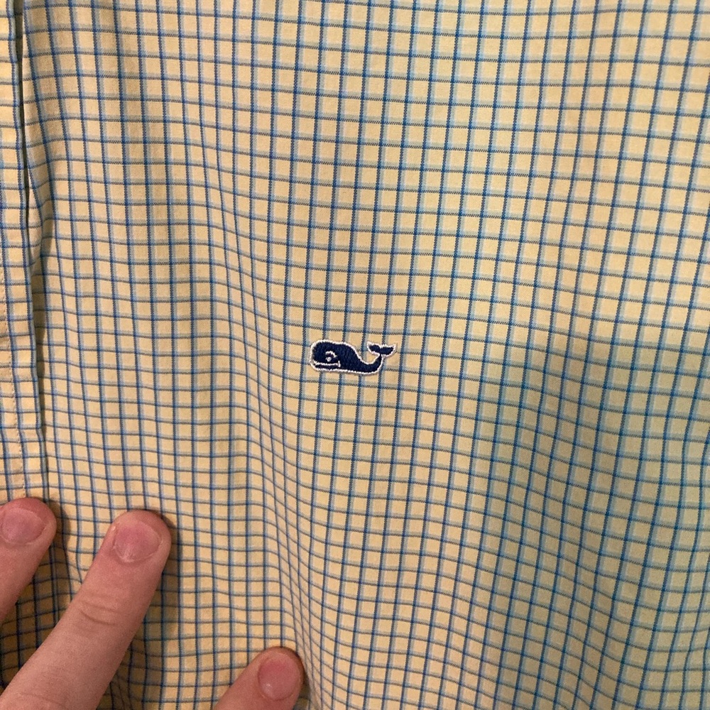 Vineyard Vines Button Down Medium - image 3